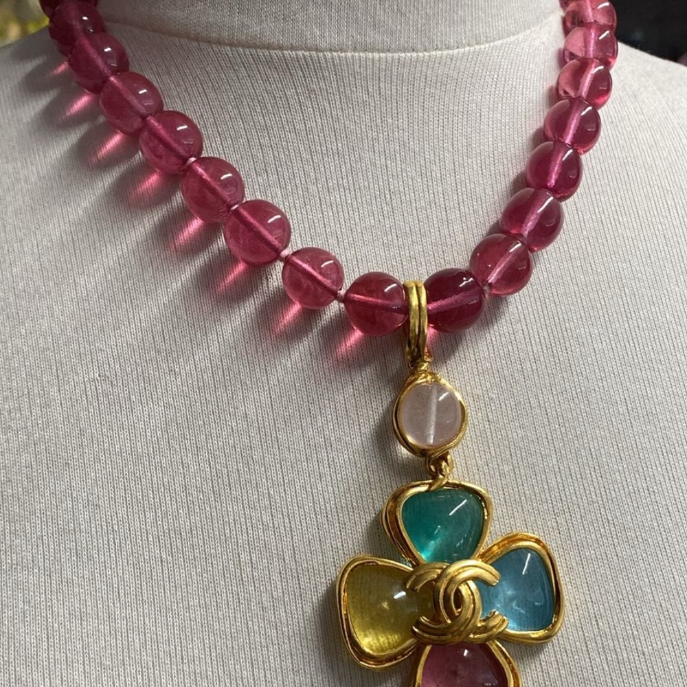 Chanel Vintage 96P GRIPOIX Multicolor Clover Pendant Necklace w Turnlock Closure